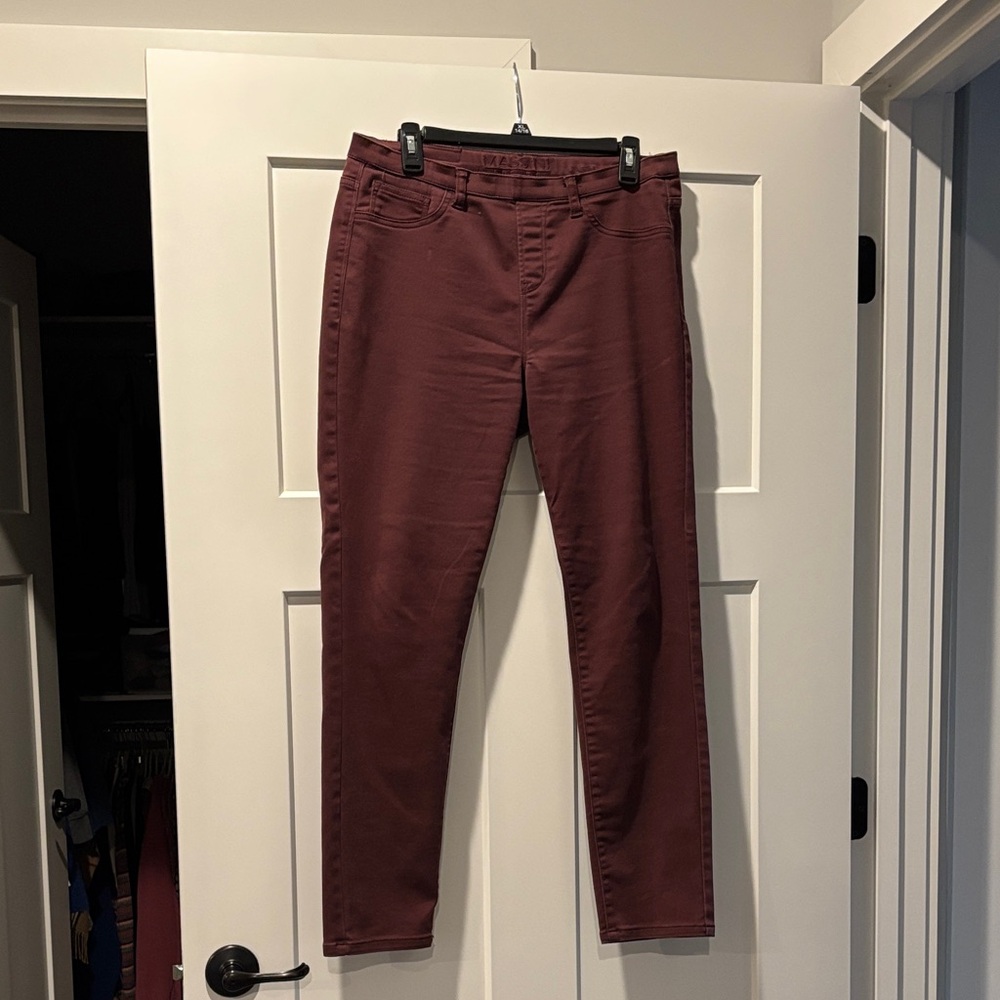 Massini Women's Skinny Jeans in Burgundy